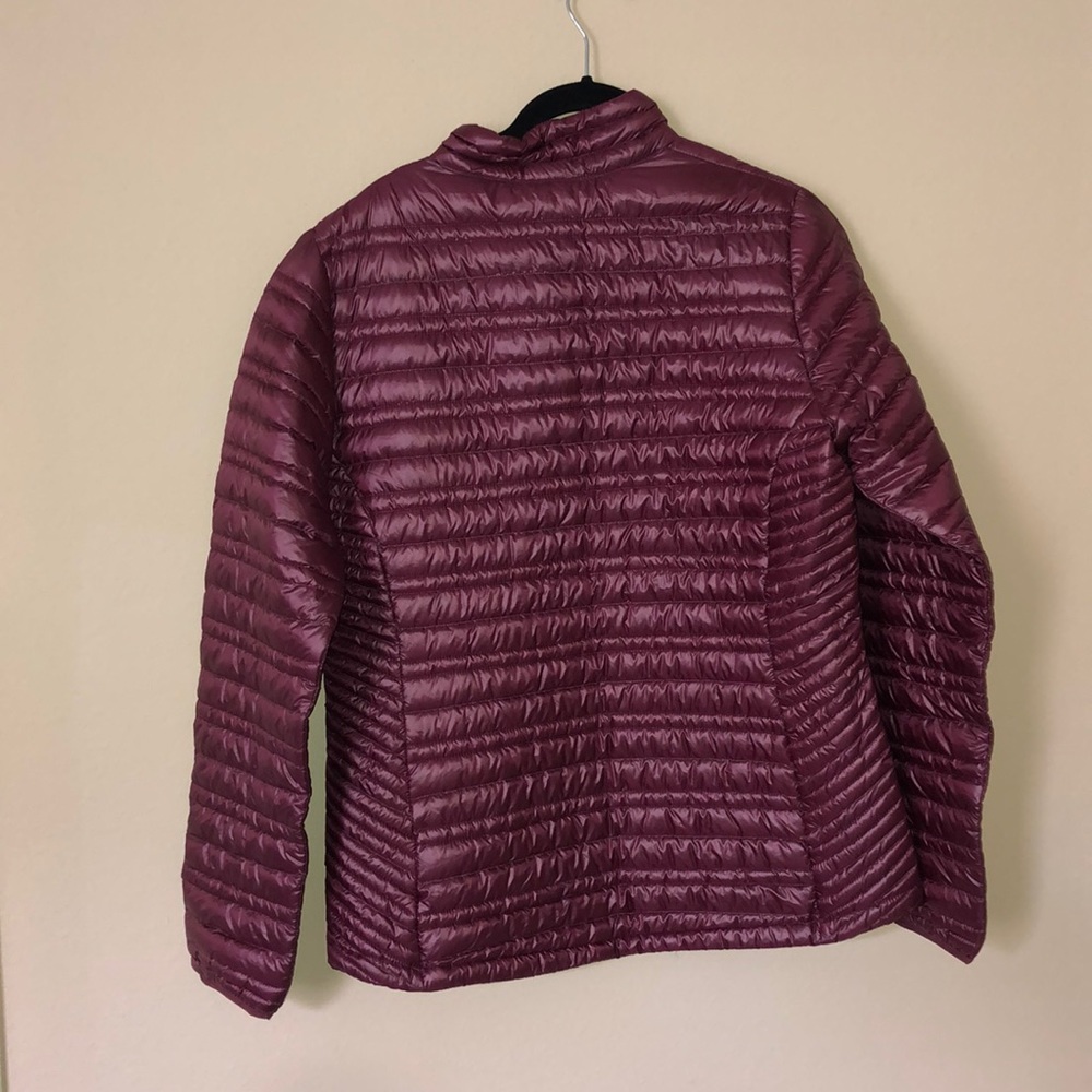 Patagonia women’s ultralight oxblood - Picture 3 of 3